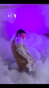 手淫如此激烈，你也会感觉到的...