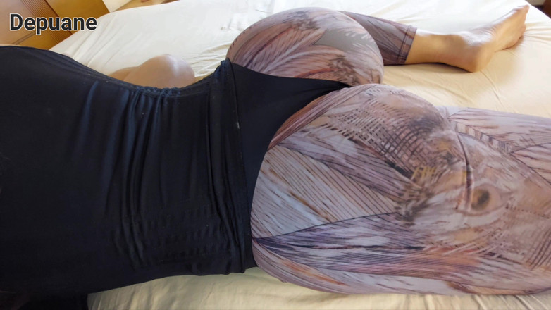 Depuane: 쪼이는 요가 바지를 입은 POV 핫한 마누라의 큰 엉덩이