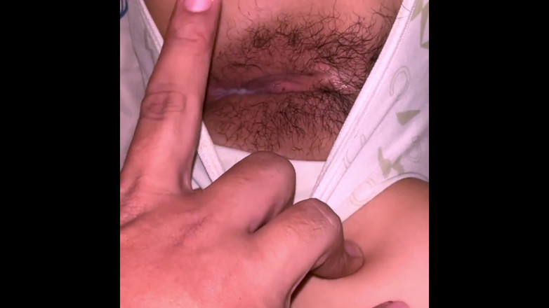 Hashini Hirunika: 보지 핑거링