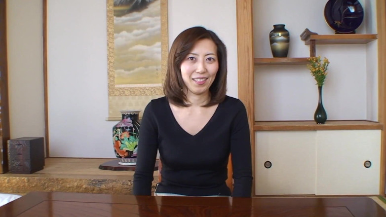 Asiatiques: Bruna asiatico milf si spoglia e mostra cosa ha