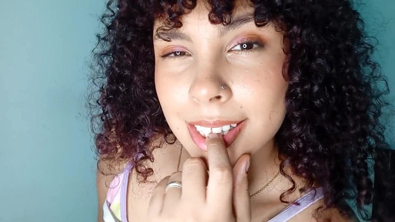 ViolettaMiller: Gel ve göğüslerimle tanış