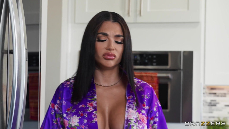 BRAZZERS: Brazzers - obalím si nohy kolem mého nepřítele