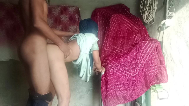 SmokyChatter914: Desi village Bhabhi scopa la figa calda