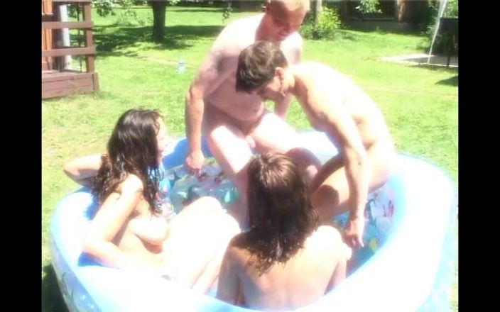 Forte Porno: Dvě mladé děvky ošukané a vystříkané na jejich krásná prsa...