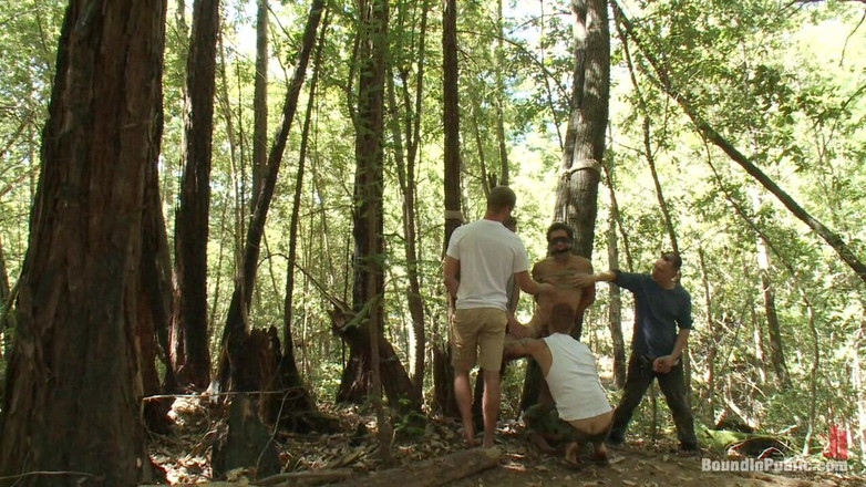 Bound in public: Usa una puttana da campo