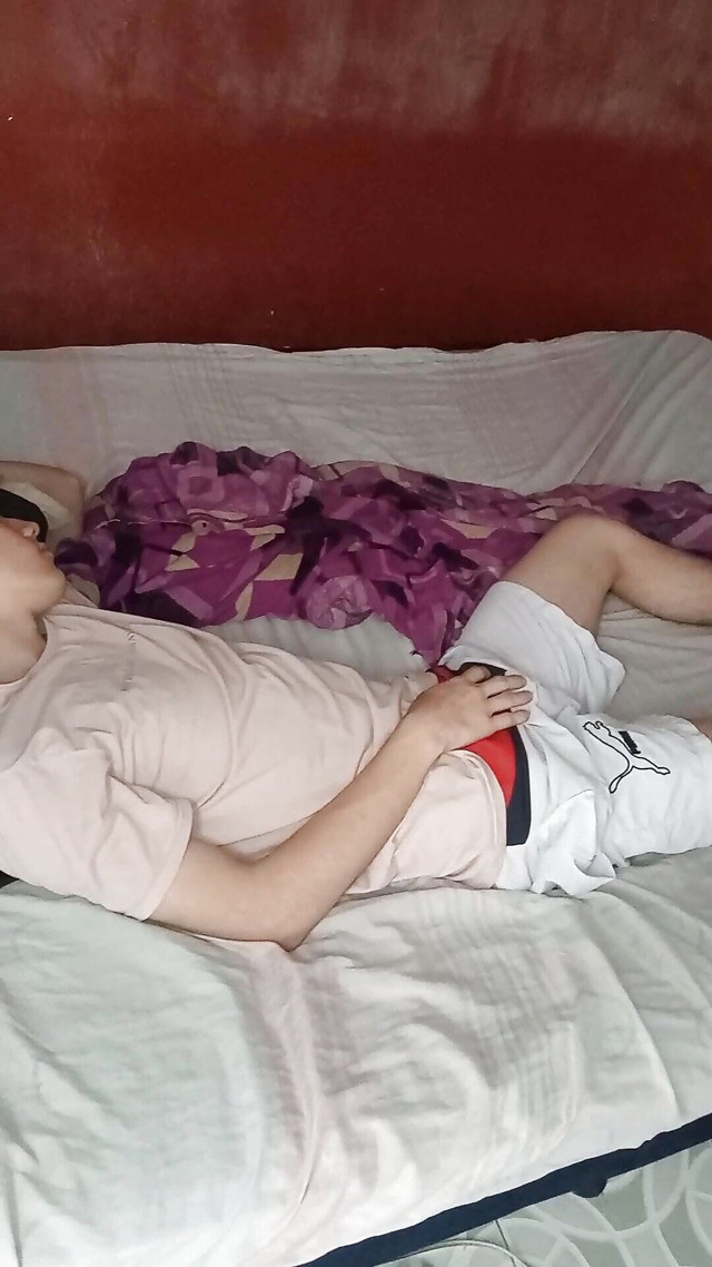 HORNY STEPBROTHER OF 18 YEARS OLDTELLS ME THINGS IN MY EAR SO I CAN HAVE SEX WITH HIM, I PUT MY ASS ON TOP OF HIS PANTS. (Artemisa)