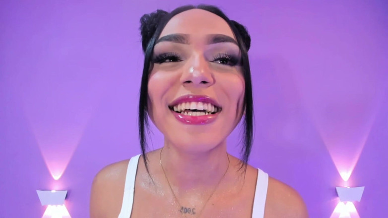 Brittany Gil: Сексуальные Сочные Губы