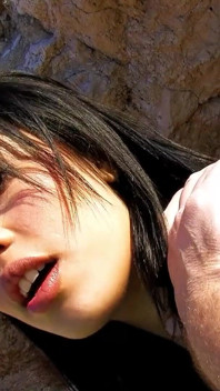สาววัยรุ่นลาติน่า Karmen ตูดใหญ่โดนพ่อเลี้ยงเย็ดกลางแจ้งตอนไปพักร้อน