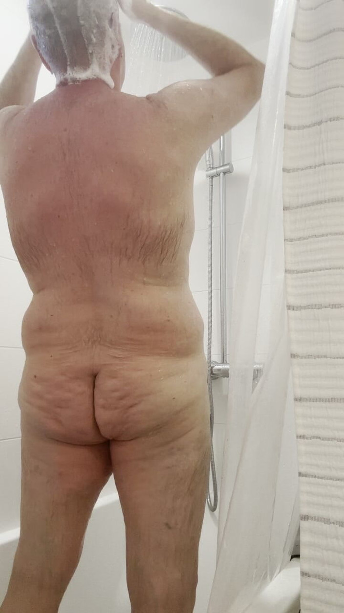 ApolloThrustXXX: Гарний довгий душ