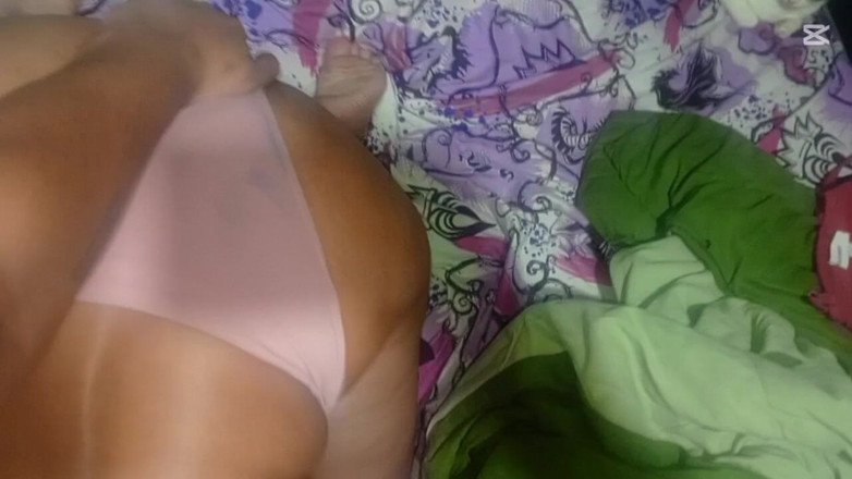 Sofixxx: Я трахаю пальцами свою мачеху с большой задницей, и она сосет мой член.