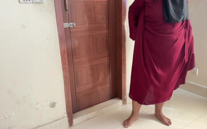 Aria Mia: Muslimská plachá smyslná žena - manžel nemůže uspokojit moje sexuální potřeby, tak...