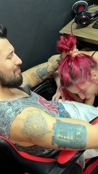 Camila Vegas Saugt Mich Kniend Im Büro, Bis Ich Leer Werde