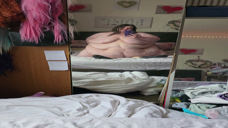 SSBBW Hunter: Жиробасина скачет в позе обратной наездницы, затем раком