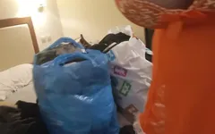 我像狗一样坐在身上，等待它的伴侣，但我以前从来没有在体内有过这样的鸡巴