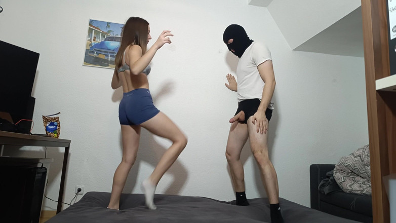 German ballsbusted: Ea îmi suge în timp ce dansează