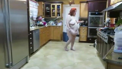 BBW nurse Vicki adventures with friends: 要求されたビデオ大きな脂肪ママ熟女は彼女に厄介な話しながら彼女のスポンジで台所を掃除します