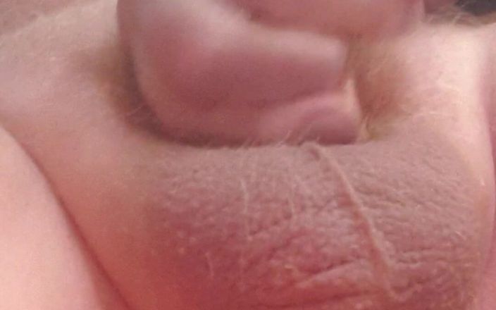 Redhairy4u: Con cặc nhỏ xíu của tôi đang đi tiểu