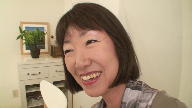 Asian Mature Climax: เย็ดเธอแรงบนโต๊ะครัว