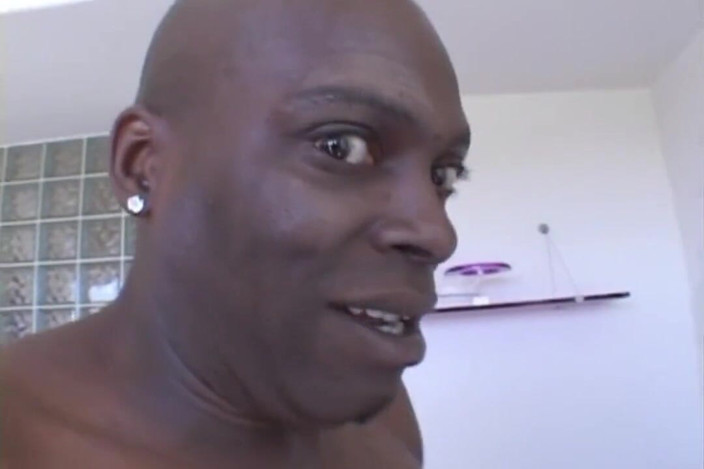 Busty X: Trio spécial avec 2 étalons noirs !