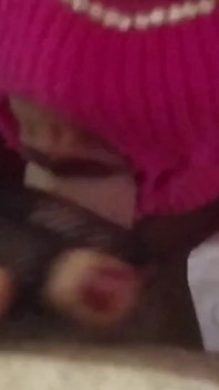 Una milf sposata tettona arrapata si diverte a strizzare un cazzo fino a quando non ottiene un boccone di sperma caldo