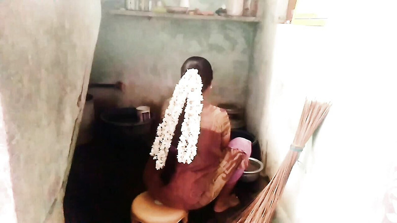 Priyanka314: 德西阿姨在洗碗时口交