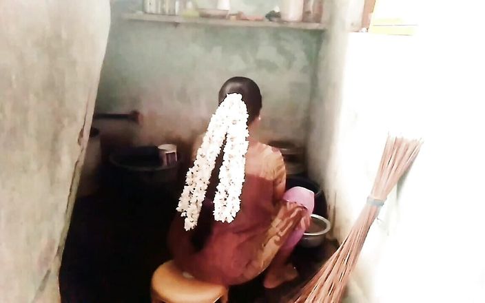 Priyanka priya: Desi tante bij het schoonmaken van afwas, pijpbeurt