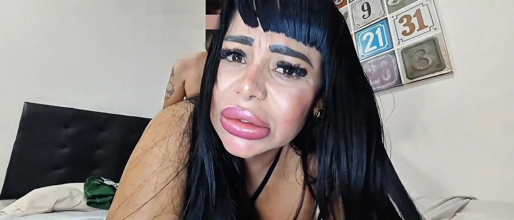 Bangxtreme_Prod: Hermosa muñeca bimbo juega con un consolador y termina follada...
