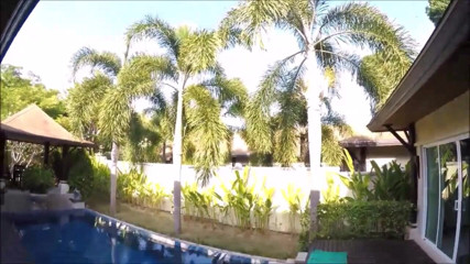 Helena Moeller: Dikongkek berhampiran kolam