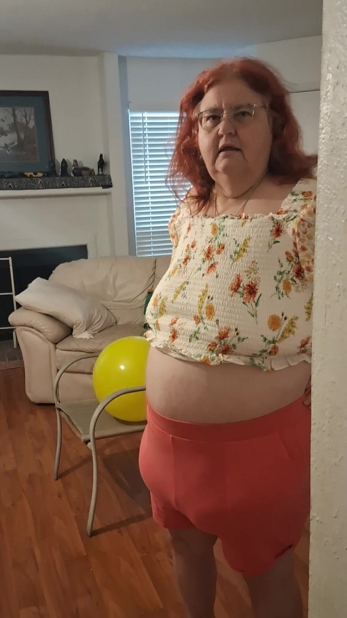 BBW nurse Vicki adventures with friends: Blooper Big Beauty Nurse Vicki Try's to Pop Balloon with...