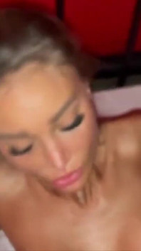 Aşırı porno sürtük Monika Fox kafeste tüm deliklerinde sert sikiliyor ve ayak fetişi