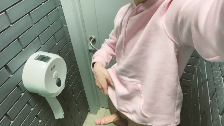 Redbearboy: WC masturbacja