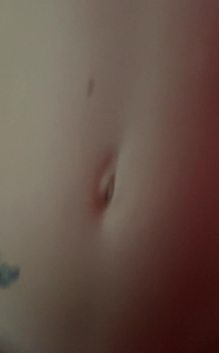 Tiny Rhea: Erkek arkadaşım dün spor salonundaydı ve azgındım bu yüzden mastürbasyona...