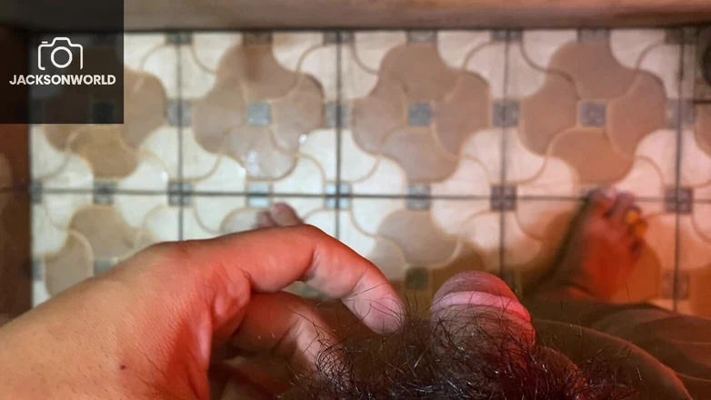 Jackson World: La sega bollente in bagno non poteva più trattenerlo