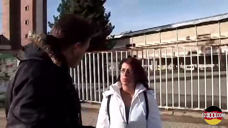 123XXX - Fucked Amateurs in Germany!: सड़क पर दिन के उजाले में डॉगी स्टाइल, आपको इसे देखना होगा