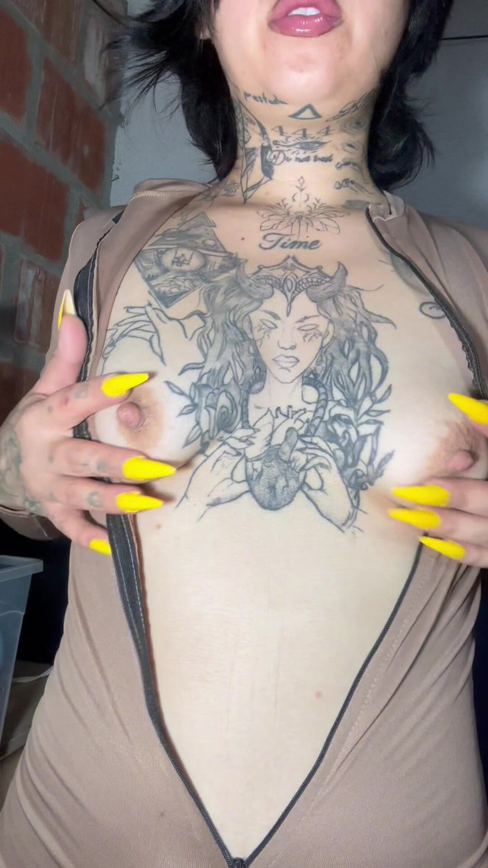 Dalyla: Latina kleine titten 153