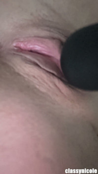 Fit MILF Classy Nicole Has a Nice Midafternoon Orgasm