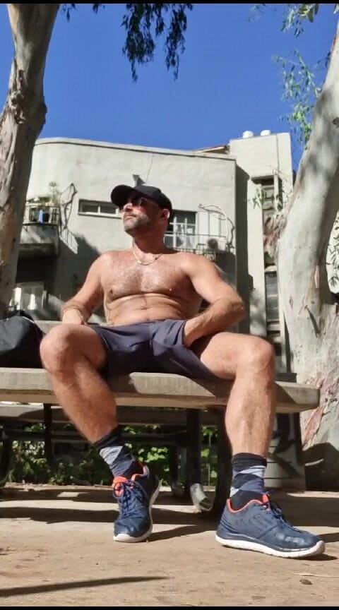 Zack f: Мужик ударил свой хуй в публичном парке Sunny Day