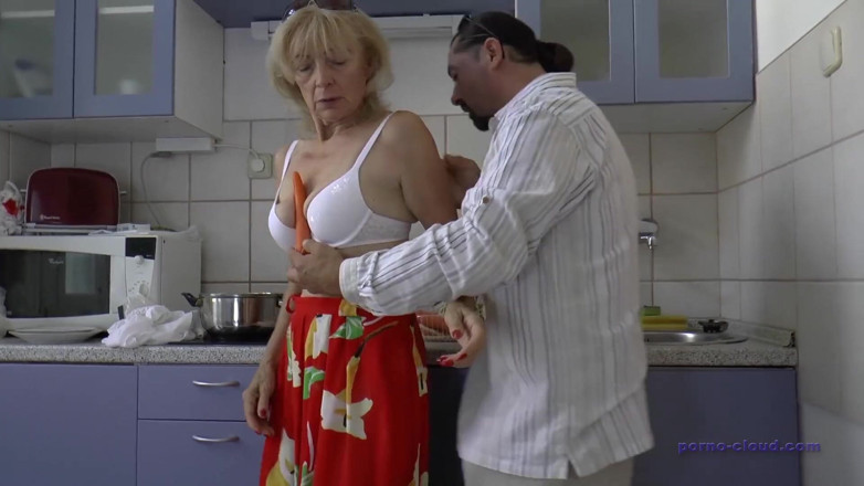 Porno Cloud: Grannys kitchen