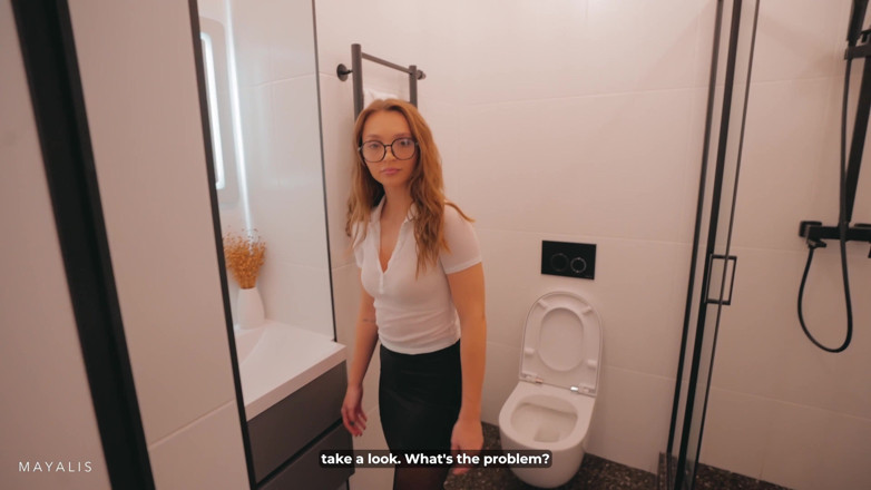 Lily Cute: Sappige appartementmanager repareert mijn pijpen hands-on inspectie!