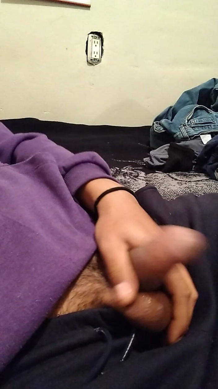 AlexAlejandro13: Je touche la bite sur le lit de ma demi-sœur