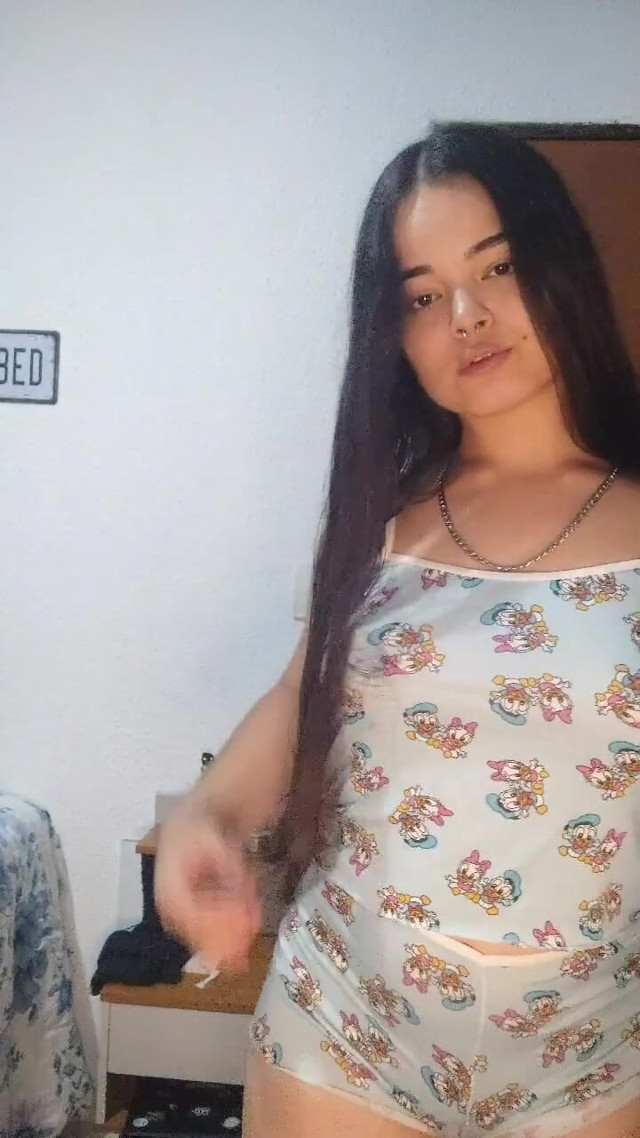 Debora Mendes in Her Pajamas to Spend New Year's Eve (Debora Mendes)