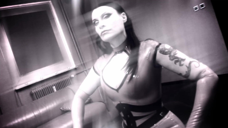Bizare & Extreme: Crossdresser slaves licking mistresses piss