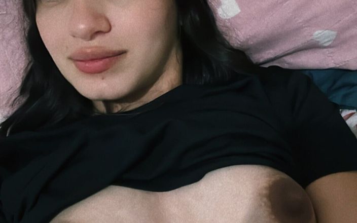 CASALCUIABAMT: Latina Alice fode com brasileira, uma foda muito quente e...