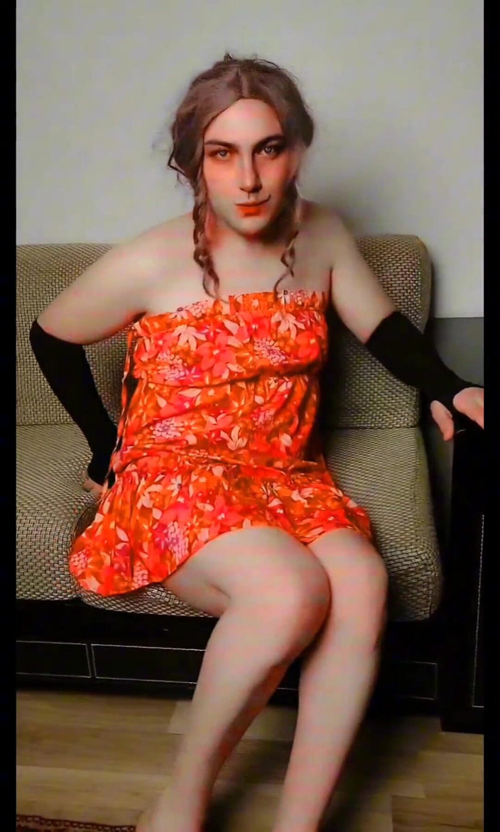 Kitty_Cross: Il travestito sissy etero con un gran culo bianco ama...