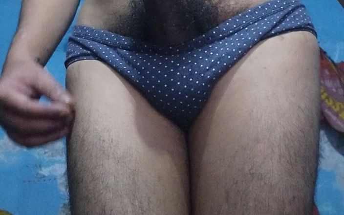 Lustyizlife: Ragazzo teenager indiano arrapato indossa il reggiseno e le mutandine...