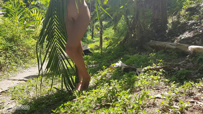 SweetButtocks: Sessione fotografica nuda nella giungla