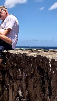 Tôi vừa gặp du khách này đến Hawaii - và chúng tôi đang ở đây, ngoài trời, chơi