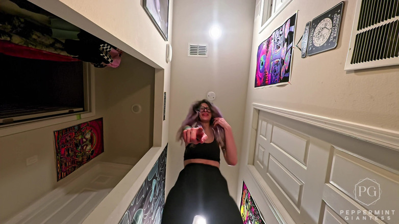 Peppermint Giantess: 6'7 Une belle-mère possède son petit loser pathétique - Géante, humiliation...