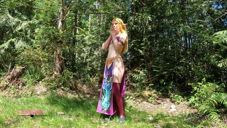 Destination Kat: Kompilasi cewek ini lagi kencing di luar ruangan