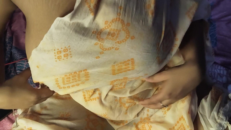 Shabnam_lilly: Une fille desi pulpeuse taille une pipe, éjaculation dans la bouche